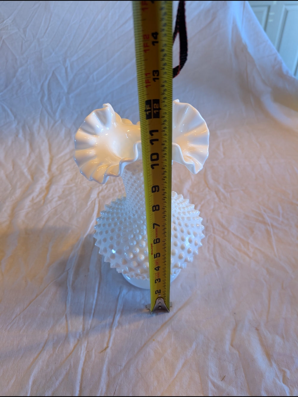 2/100$ Vintage White Hobnail Ruffled Milk Glass Vase - Picture 5 of 6